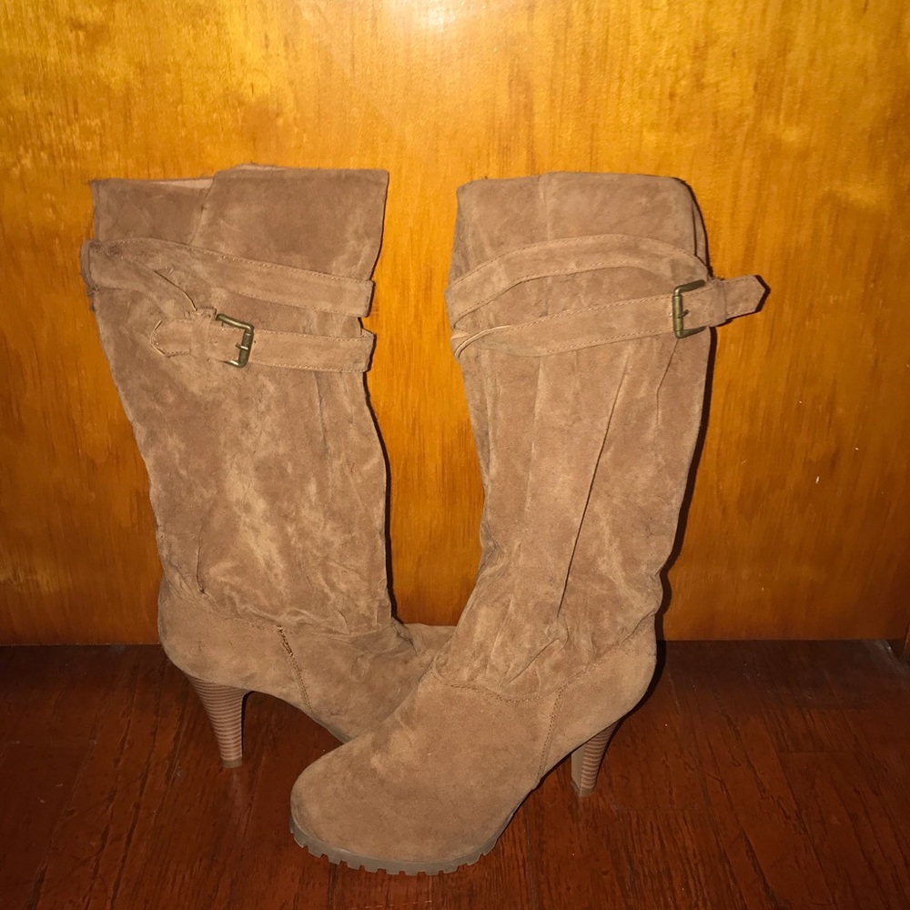Light tan size 7 heeled boots